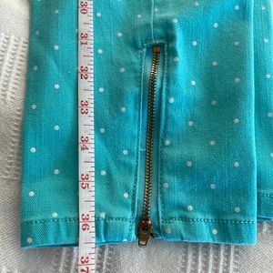 Lily Pulitzer size 6 women’s jeans with zipper at ankle for easy wear.